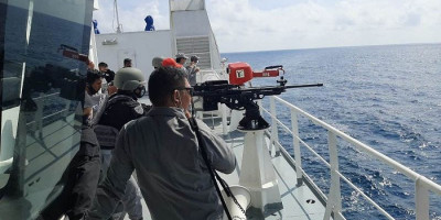 Bakamla RI Latihan Menembak dengan SMB 12,7 mm di Selat Riau