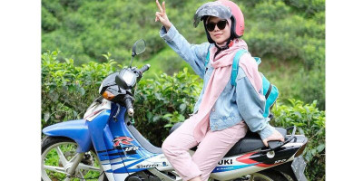 Gaya Lesti Kejora Mudik Naik Motor Lawas