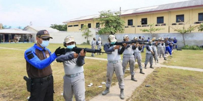 Mengasah Kemampuan Menembak Personel Bakamla RI dengan Senjata Laras Panjang dan Pendek