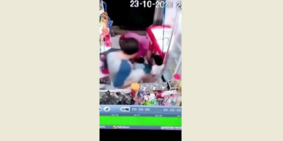 Laki-laki Dewasa Tendang Anak Kecil Sampai Tersungkur, Netizen Ajak Berantem 