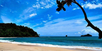 Pantai Sendiki, Surga Tersembuyi yang Sepi Tapi Asri