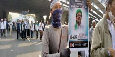 Massa Penjemput Habib Rizieq Membludak, Ruhut Sitompul: Saya Khawatir
