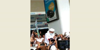 Khawatir Ada yang Berniat Jahat, Habib Rizieq Tak Sentuh Makanan dan Minuman dari Panitia