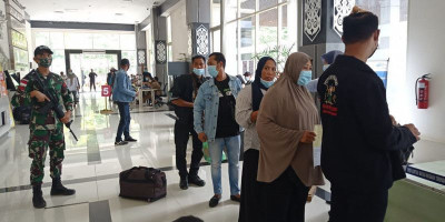Perketat Pengawasan, Satgas Pamtas Yonif 642/Kapuas Amankan 27 PMI Ilegal