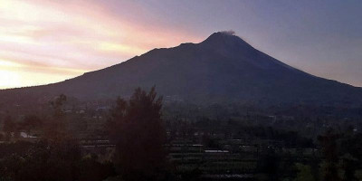 Gunung Merapi Keluarkan 3 Kali Guguran Lava, Siaga! 