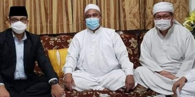 Satu Jam Anies Bertemu Rizieq Shihab, Minum Teh Melepas Rindu