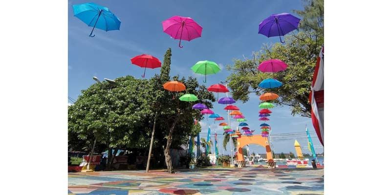 Warna Warni Payung Cantik Meriahkan HUT Kepulauan Seribu