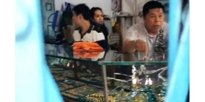 Siang Bolong Perampok Satroni Toko Emas Terbesar di Meulaboh
