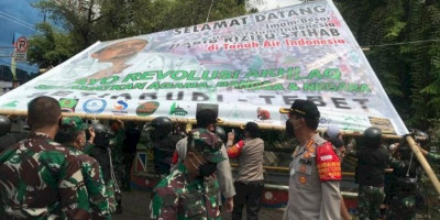 Lagi, Baliho Rizieq Shihab Berisi Ucapan 'Revolusi Akhlak' Diturunkan