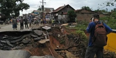 Hujan Lebat Bikin Longsor Empat Ruas Jalan di Simalungun
