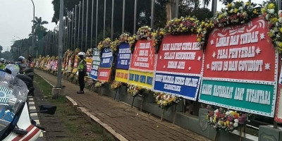 Dukung TNI Jaga Persatuan, Karangan Bunga Banjiri Kodam Jaya