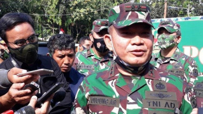 FPI Minta Baliho Rizieq Dinaikkan Lagi, Pangdam Jaya: Mereka Siapa? 