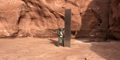 Monolit Misterius Ditemukan di Gurun Terpencil Utah