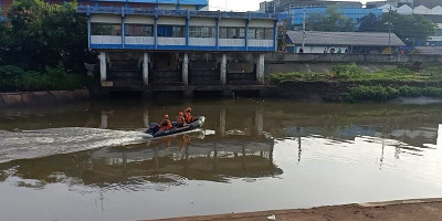 Bercanda di Pinggir Kali, Ajun Tenggelam