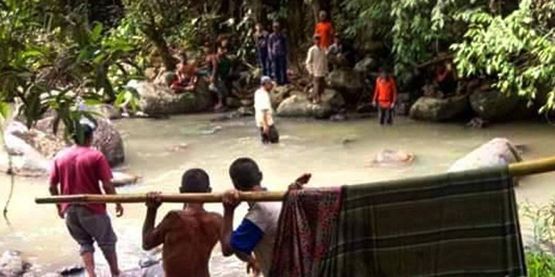 Berenang di Curug Ngebul, Remaja Tewas Terjepit Batu