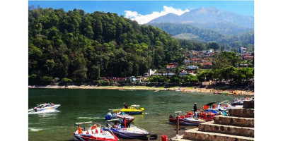 Menikmati Indahnya Telaga Sarangan di Kaki Gunung Lawu