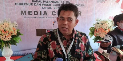 Kapal Perang Bantu Angkut Logistik Pilkada ke Pulau Enggano