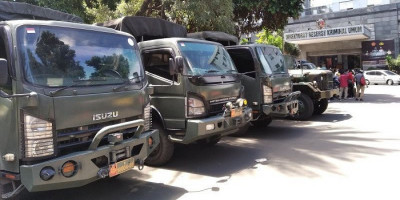 Jelang Pemeriksaan Rizieq, TNI-Polri Siagakan Kendaraan Taktis
