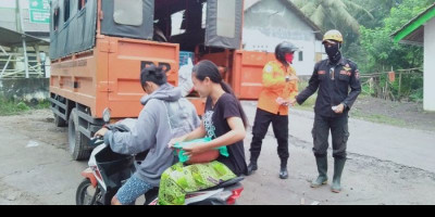 Gunung Semeru Keluarkan Awan Panas, Warga Mengungsi di Dua Titik