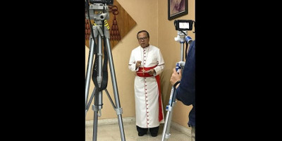 Lari Demi Guru Honorer, Diikuti Kardinal dan 17 Uskup