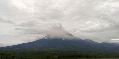 Semeru Terpantau Luncurkan Guguran Lava Pijar, Tujuh Kali Meletus