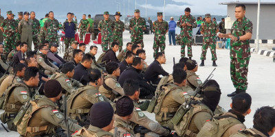 Asops Kormar Tinjau Latihan Lanjutan Intai Amfibi