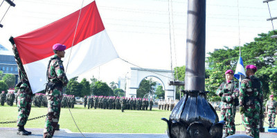 Penaikan Bendera di Nilai Dalam Bulan Trisila TNI AL