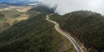 Tokoh Ini Sebut Pembangunan Jalan di Papua Rasa Jakarta, Bukan Rasa Papua