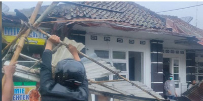 Hujan Disertai Angin Kencang Melanda 18 Titik di Kota Sukabumi