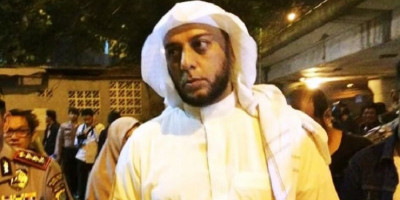 6 Laskar FPI Tewas, Syekh Ali Jaber Menangis dengan Suara yang Bergetar