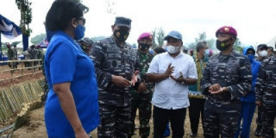 Penanaman Pohon Di Lahan Ketahanan Yonif 9 Mar