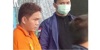 Pakai Baju Tahanan dan Borgol, Duta Boas Susul Junjungannya Rizieq Shihab  