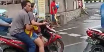 Diduga Mesum Saat Menunggu Lampu Merah, Sejoli Dicari Polisi