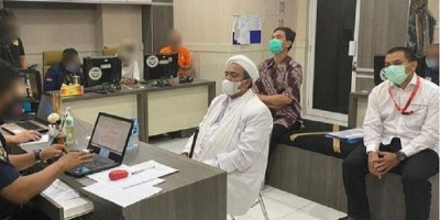 Hanya Tandatangani Berkas Pemeriksaan, Habib Rizieq Bungkam Diperiksa Polda Jabar