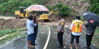 Titik Longsor di Jalur Geopark Ciletuh Sudah Bisa Dilalui