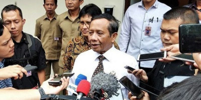 Diminta Ridwan Kamil Tanggung Jawab, Mahfud MD: Siap, Kang RK