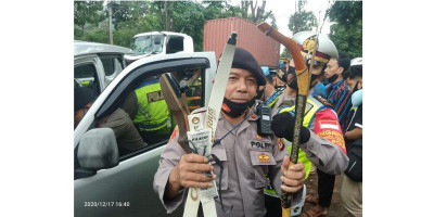 Bawa Senjata Tajam dan Panah, Polisi Tangkap Mobil yang Ditumpangi FPI di Nagreg  