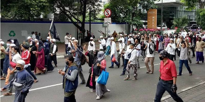 Polisi Disabet Samurai Saat Bubarkan Aksi 1812
