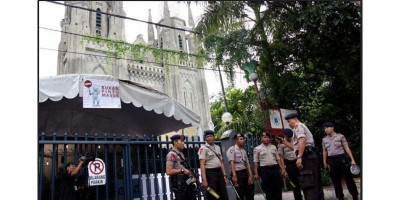 Tim Gegana dan Intel Pastikan Keamanan Gereja Katedral Jakarta 