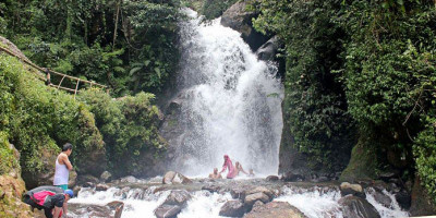 Pesona Curug Cipamingkis, Tempat Tinggal Pangeran Langit dan Dewi Ular