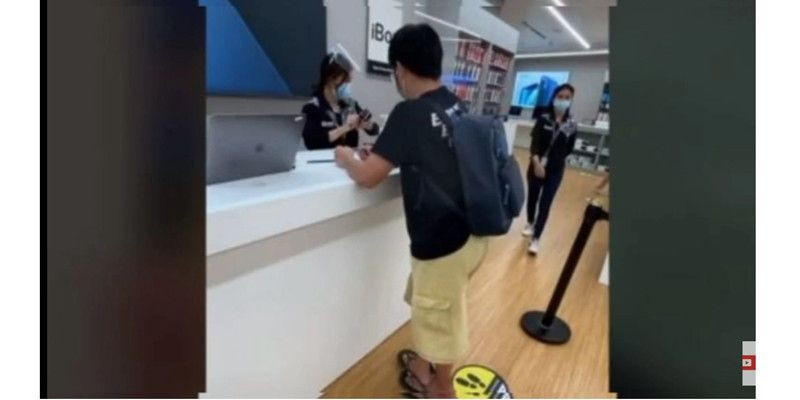 Pakai Sandal Jepit, Pria Ini Tak Dilayani Saat Beli iPhone 12