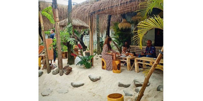 Menikmati Suasana Bali di Tengah Kota Kembang