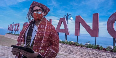 Sandiaga Uno Dorong Pariwisata Danau Toba Berbasis Budaya dan Alam  