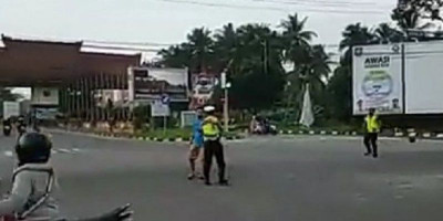Mabuk Berat, Seorang Warga Pukuli Polantas di Lampu Merah