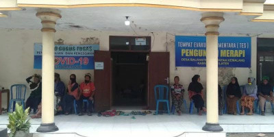 Warga Lereng Merapi di Klaten Kembali Mengungsi