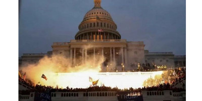 Diserbu Pendukung Trump, Gedung Capitol Mencekam