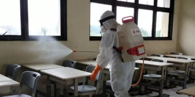 Bakal Tatap Muka Lagi, Sekolah di Jaktim Disemprot Disinfektan