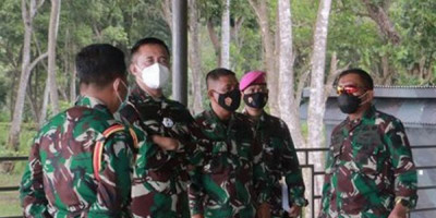 Wadan Kormar Inspeksi Daerah Latihan Korps Marinir Pantai Baruna Kondang Iwak
