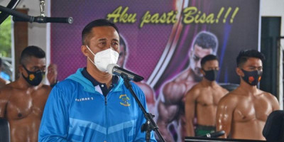 Wadan Kormar Serahkan Alat Fitness Kepada Prajurit Pasmar 2