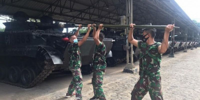 Yontankfib 1 Marinir Laksanakan Perawatan Kesenjataan Ranpur BMP 3 F